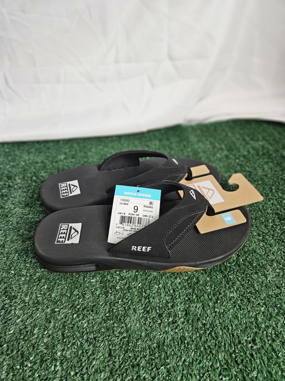 REEF “Fanning” Men’s Flip-Flop Sandal & Sole Bottle Opener (Black / Silver) NEW